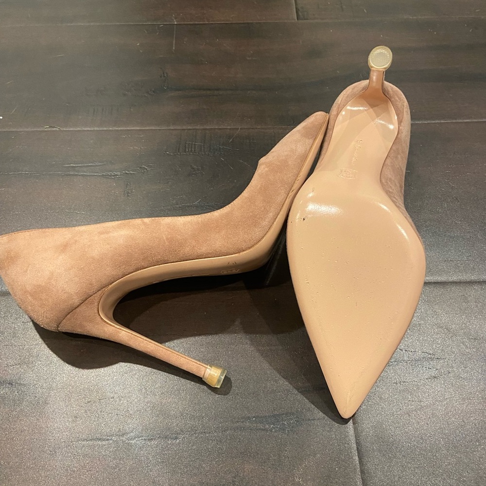NEW Gianvito Rossi - Gianvito 105 Heel. Color praline pink suede. NWOT.